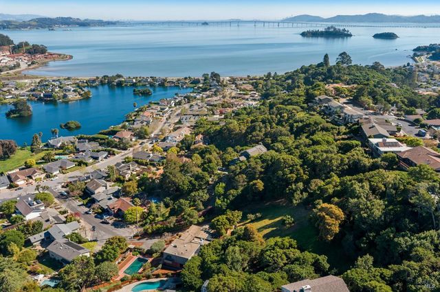 30 Chateau Pl, San Rafael, CA 94901