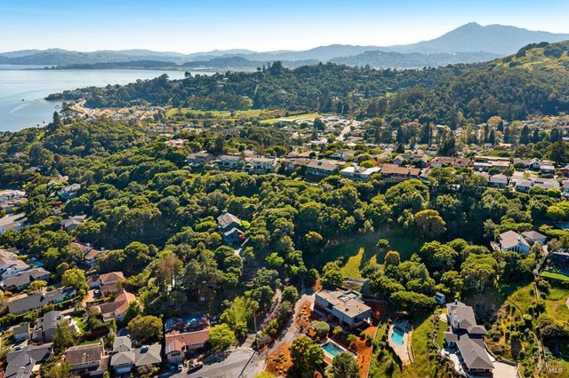 30 Chateau Pl, San Rafael, CA 94901