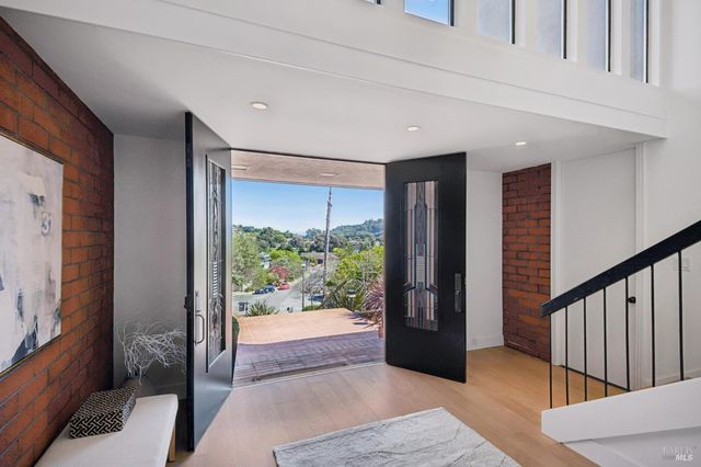 30 Chateau Pl, San Rafael, CA 94901