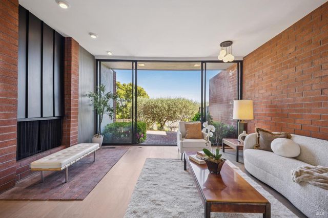 30 Chateau Pl, San Rafael, CA 94901