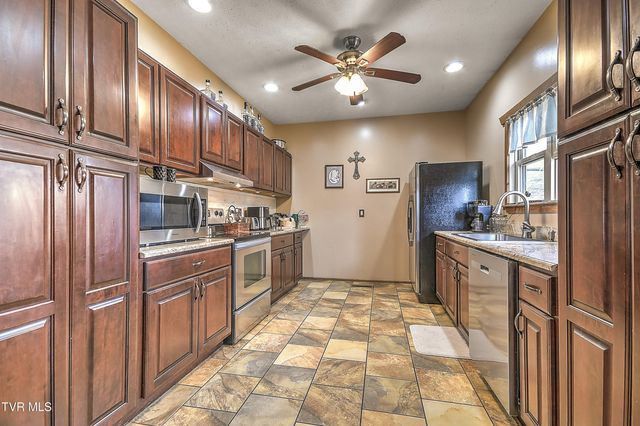 17516 Donegal Drive, Abingdon, VA 24210