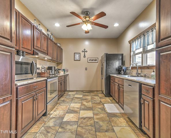 17516 Donegal Drive, Abingdon, VA 24210