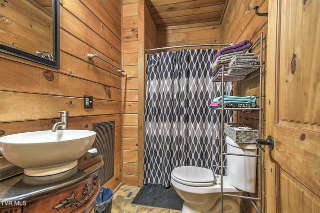 17516 Donegal Drive, Abingdon, VA 24210