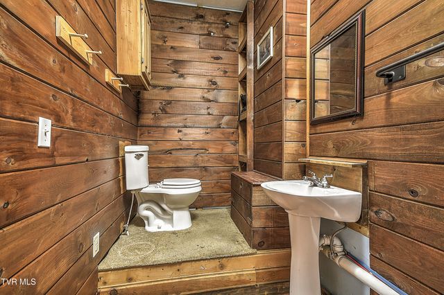 17516 Donegal Drive, Abingdon, VA 24210