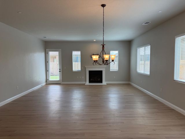 8698 N Privado Ct, Hilmar, CA 95324