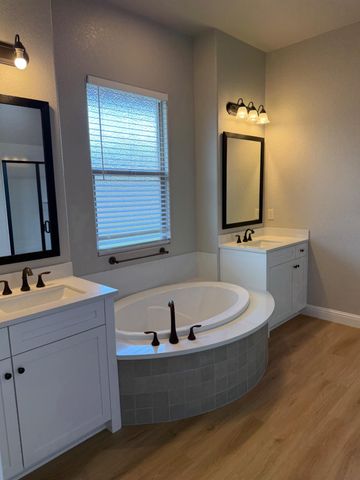 8698 N Privado Ct, Hilmar, CA 95324