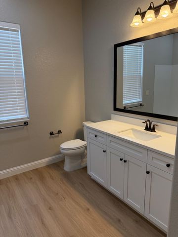 8698 N Privado Ct, Hilmar, CA 95324