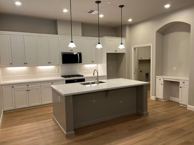 8698 N Privado Ct, Hilmar, CA 95324