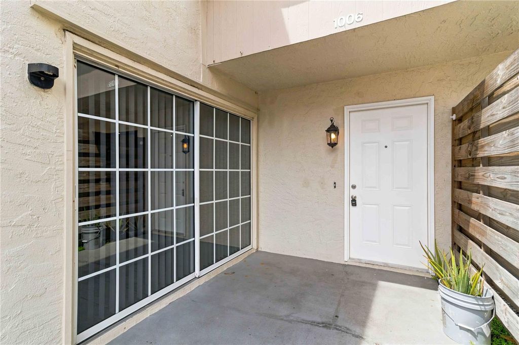 1006 LONGFELLOW COURT, SARASOTA, FL 34243 — photo 2