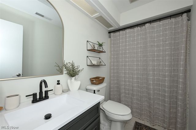 231 Portage Lakes Drive, Akron, OH 44319