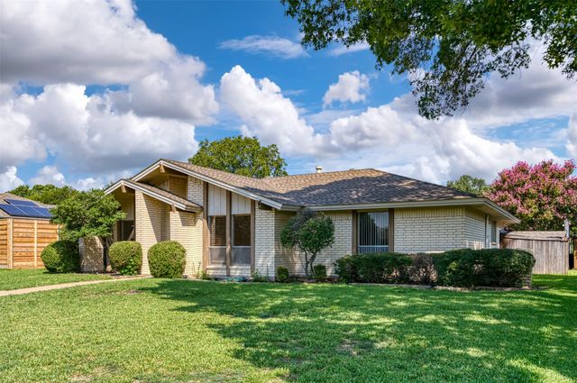 2121 Stone Creek Drive, Plano, TX 75075