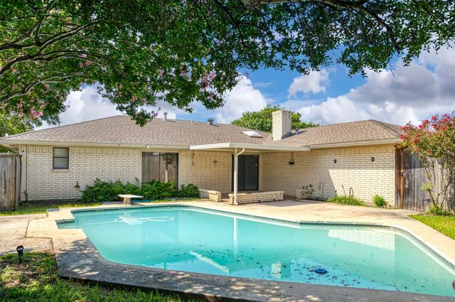 2121 Stone Creek Drive, Plano, TX 75075