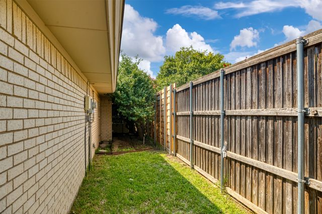 2121 Stone Creek Drive, Plano, TX 75075