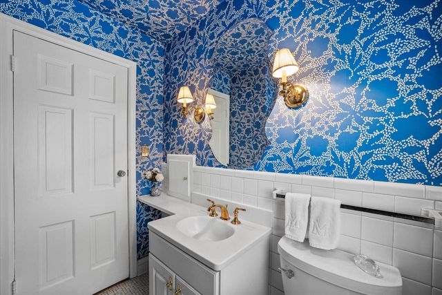 4919 N Diversey BOULEVARD, Whitefish Bay, WI 53217