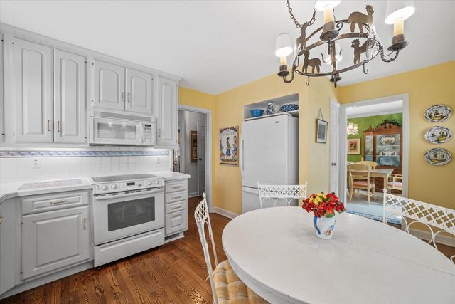 4919 N Diversey BOULEVARD, Whitefish Bay, WI 53217