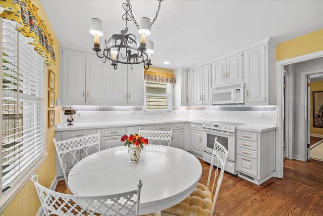 4919 N Diversey BOULEVARD, Whitefish Bay, WI 53217