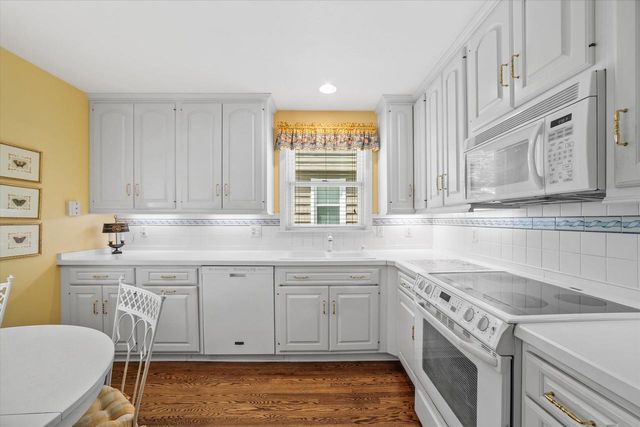 4919 N Diversey BOULEVARD, Whitefish Bay, WI 53217