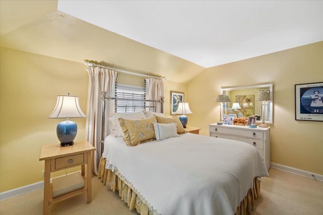 4919 N Diversey BOULEVARD, Whitefish Bay, WI 53217