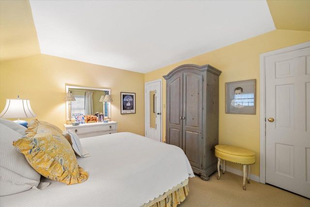 4919 N Diversey BOULEVARD, Whitefish Bay, WI 53217