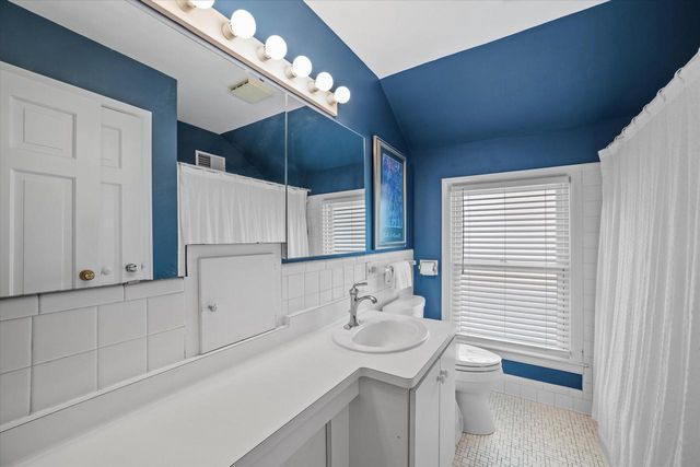 4919 N Diversey BOULEVARD, Whitefish Bay, WI 53217