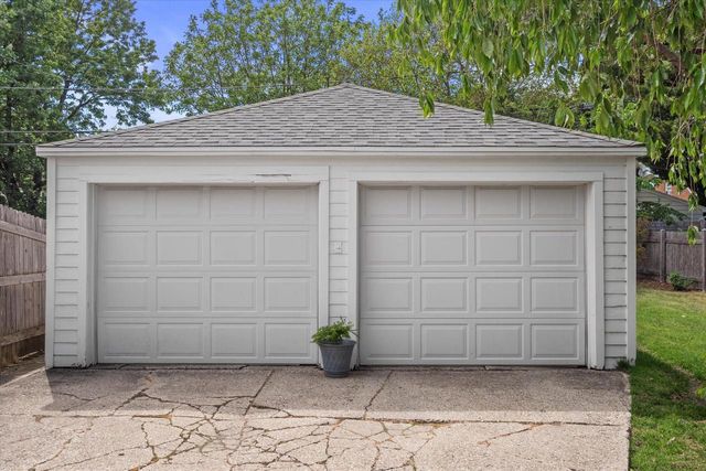 4919 N Diversey BOULEVARD, Whitefish Bay, WI 53217