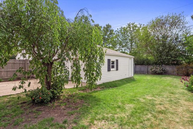 4919 N Diversey BOULEVARD, Whitefish Bay, WI 53217