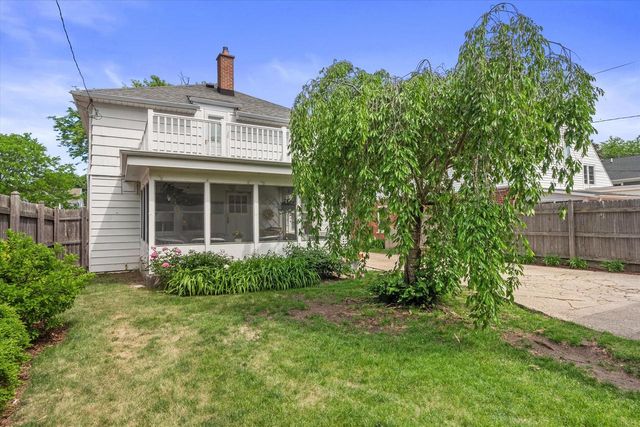 4919 N Diversey BOULEVARD, Whitefish Bay, WI 53217