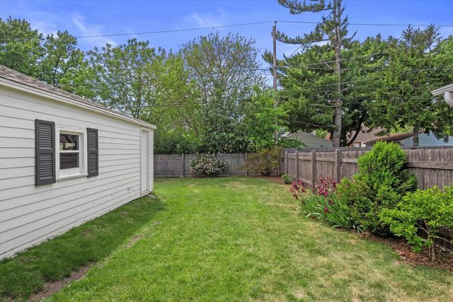 4919 N Diversey BOULEVARD, Whitefish Bay, WI 53217