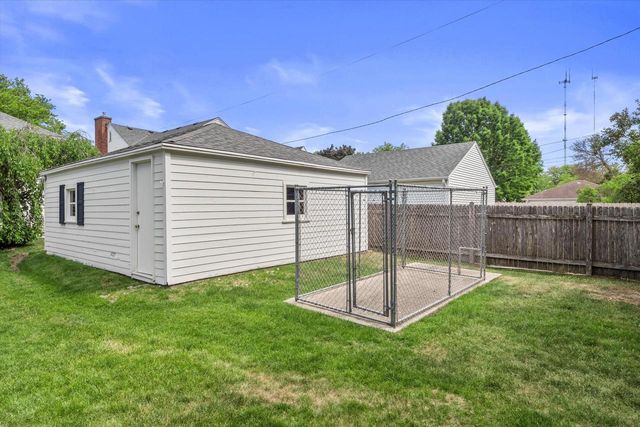 4919 N Diversey BOULEVARD, Whitefish Bay, WI 53217