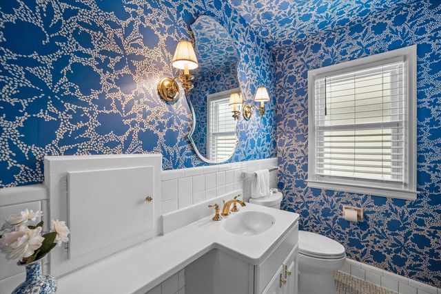 4919 N Diversey BOULEVARD, Whitefish Bay, WI 53217