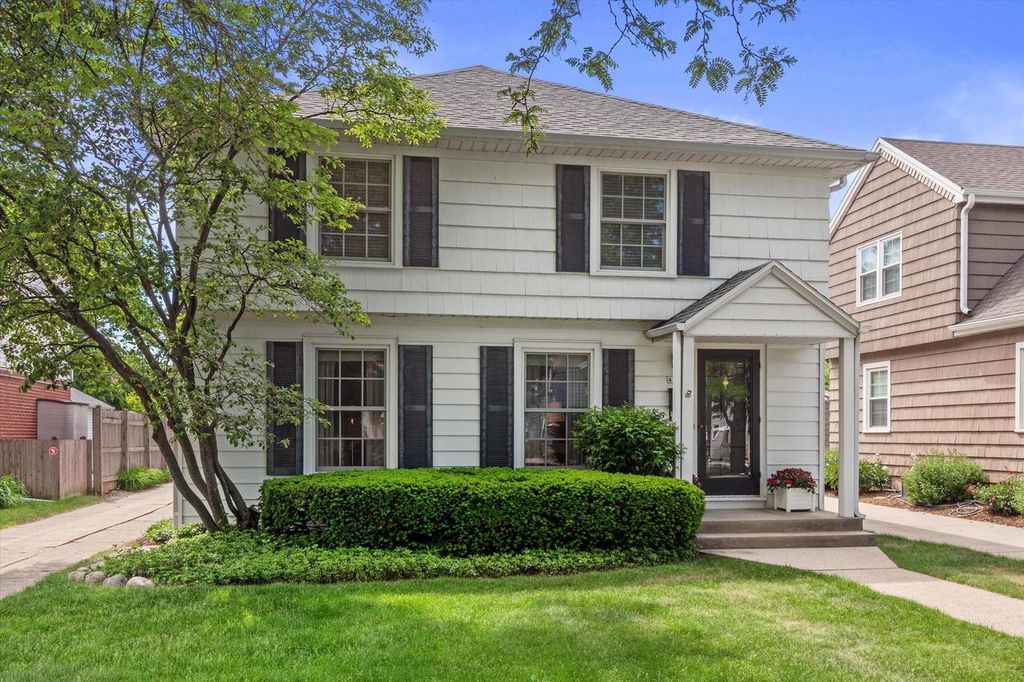 4919 N Diversey BOULEVARD, Whitefish Bay, WI 53217