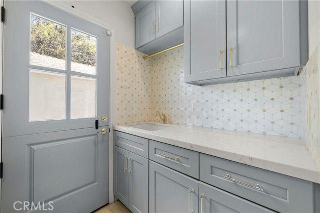 8054 Cedros, Panorama City (los Angeles), CA 91402