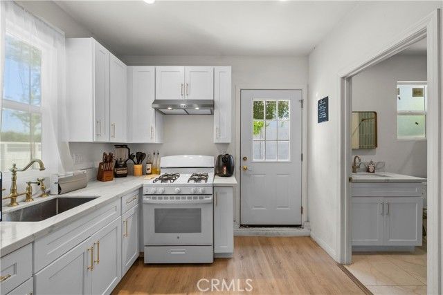 8054 Cedros, Panorama City (los Angeles), CA 91402