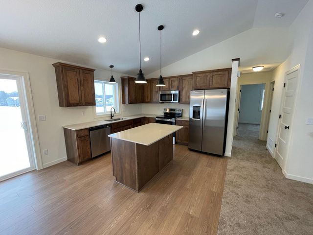 1437 34th Avenue SW, Cambridge, MN 55008