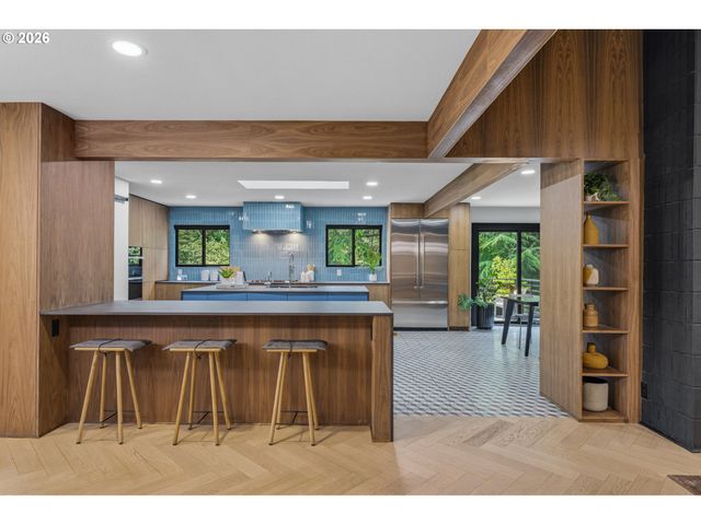 2802 Se MORELAND Ln, Portland, OR 97202