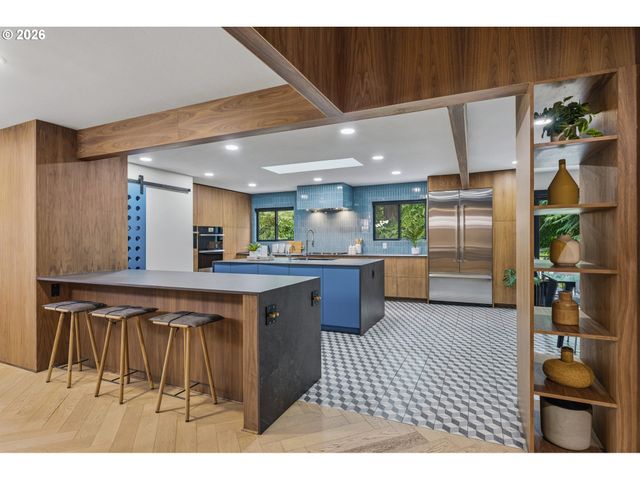 2802 Se MORELAND Ln, Portland, OR 97202