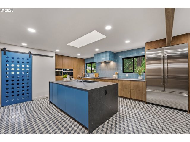 2802 Se MORELAND Ln, Portland, OR 97202