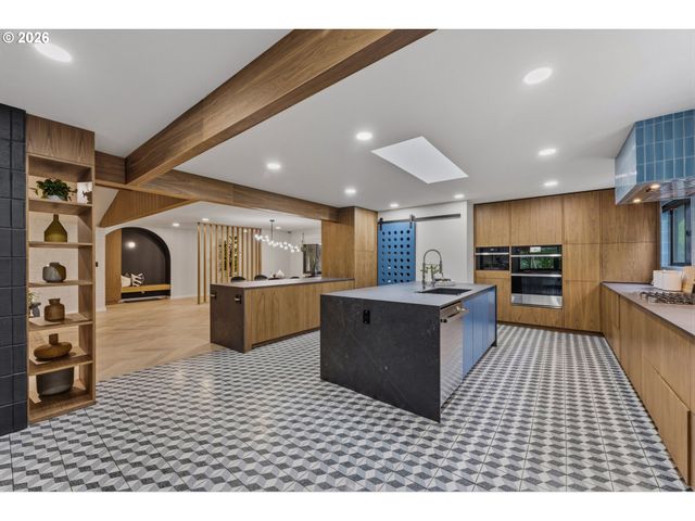 2802 Se MORELAND Ln, Portland, OR 97202