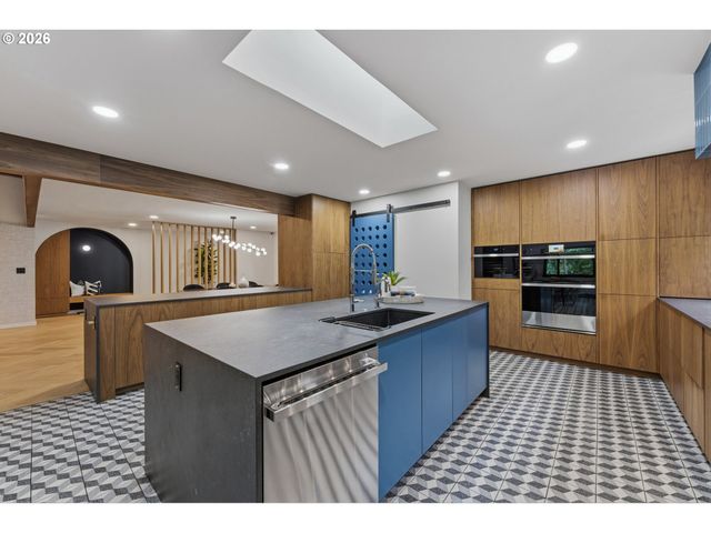 2802 Se MORELAND Ln, Portland, OR 97202