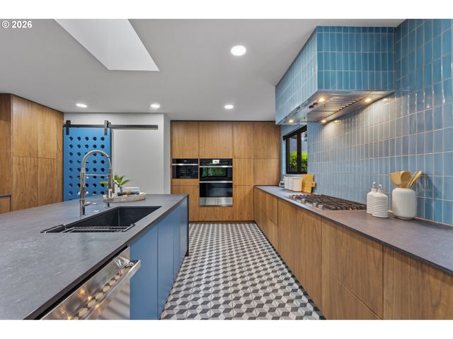 2802 Se MORELAND Ln, Portland, OR 97202