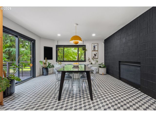 2802 Se MORELAND Ln, Portland, OR 97202