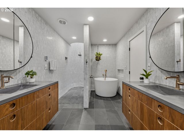 2802 Se MORELAND Ln, Portland, OR 97202