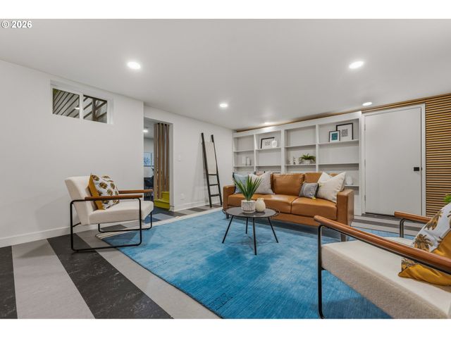2802 Se MORELAND Ln, Portland, OR 97202
