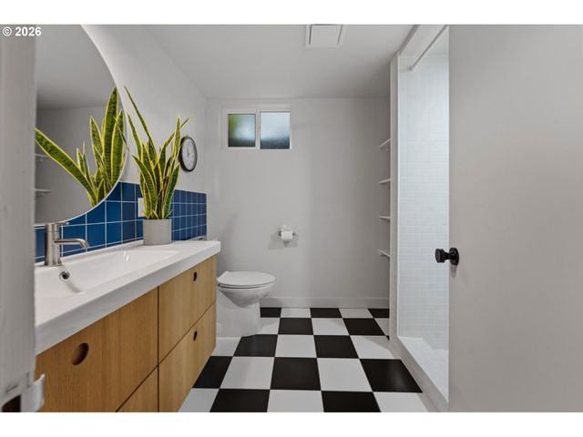 2802 Se MORELAND Ln, Portland, OR 97202