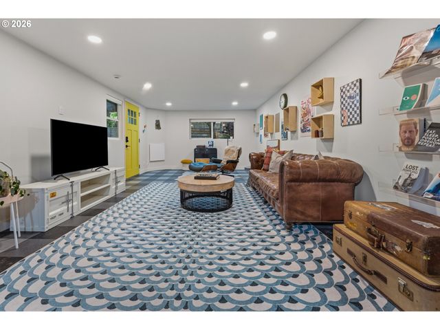 2802 Se MORELAND Ln, Portland, OR 97202