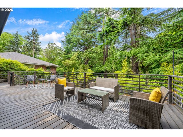 2802 Se MORELAND Ln, Portland, OR 97202