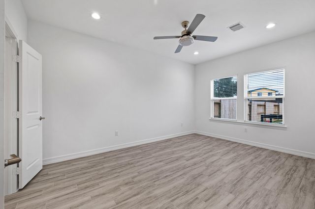 5430 Heron Drive, Houston, TX 77033