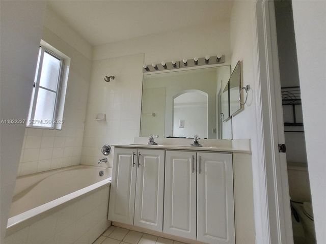 10754 NW 85 TE 7-34, Doral, FL 33178