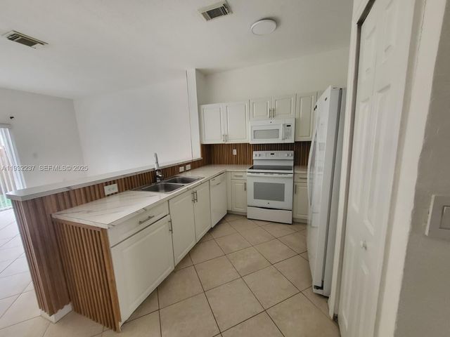 10754 NW 85 TE 7-34, Doral, FL 33178