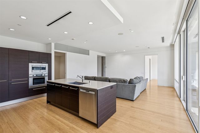 2408 Victory Park Lane 838, Dallas, TX 75219